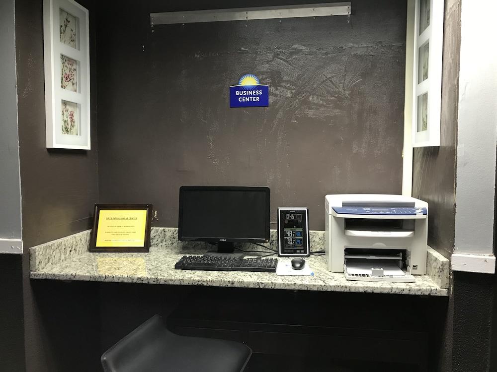 Days Inn By Wyndham Livonia Canton Detroit Zewnętrze zdjęcie