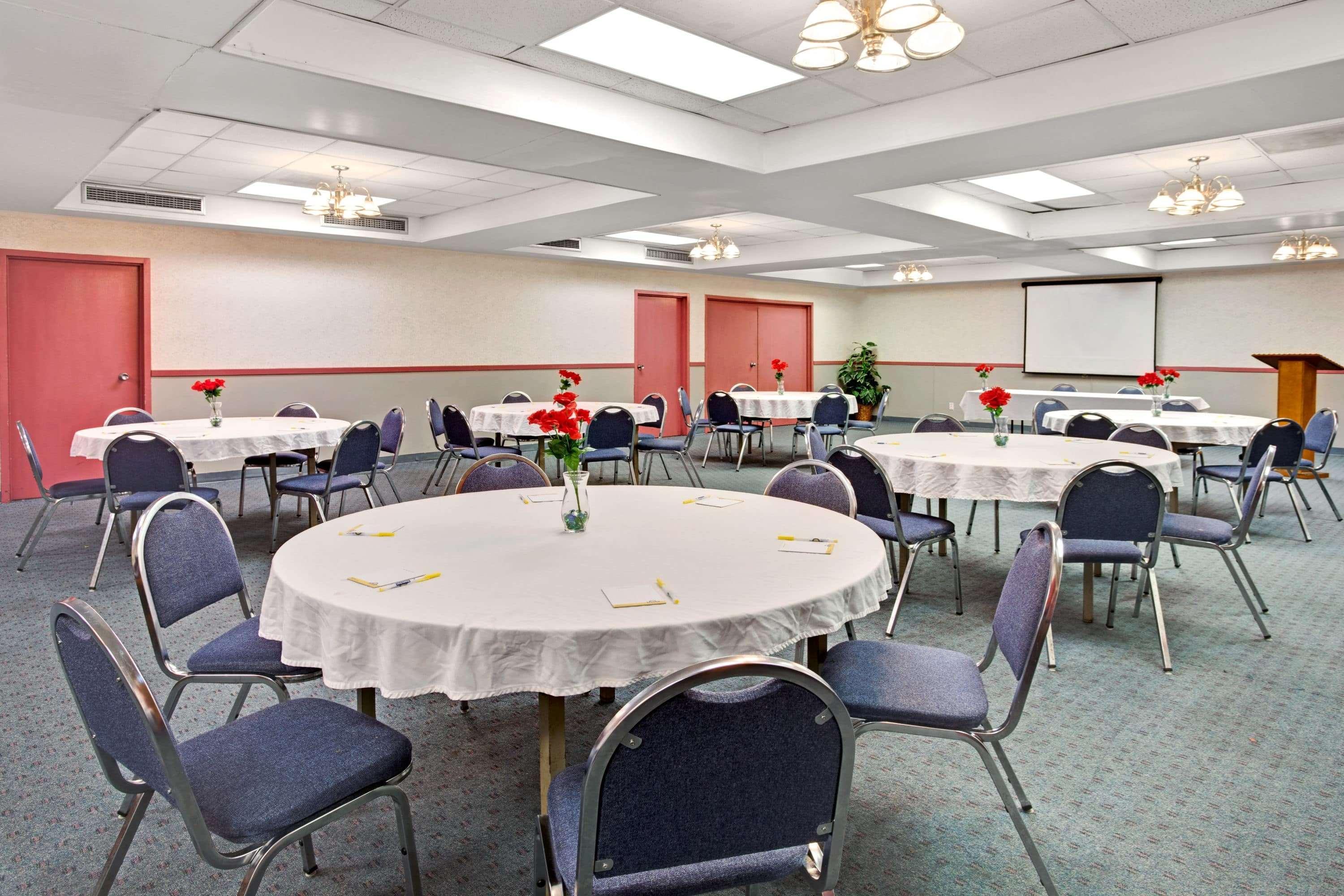 Days Inn By Wyndham Livonia Canton Detroit Zewnętrze zdjęcie