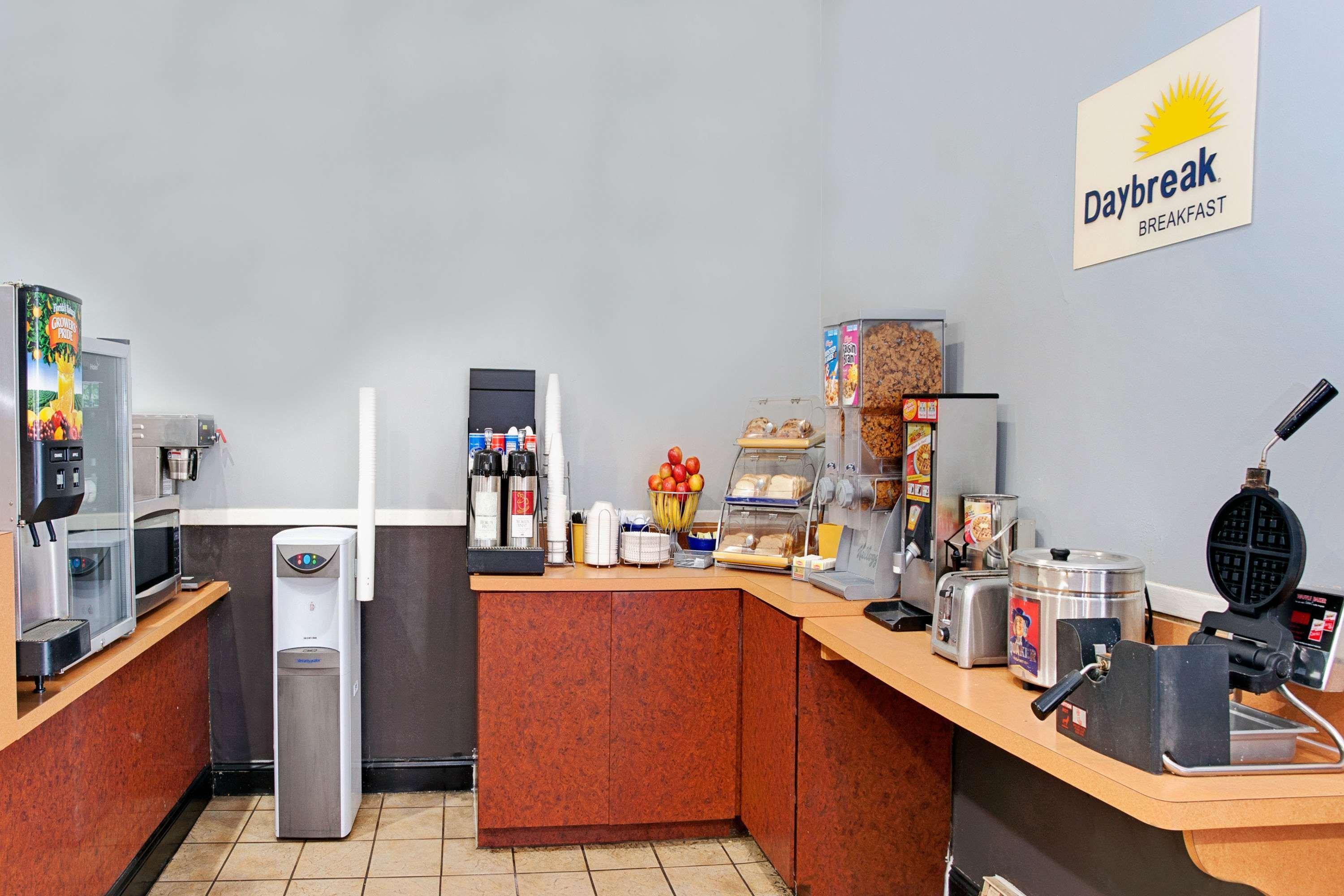 Days Inn By Wyndham Livonia Canton Detroit Zewnętrze zdjęcie