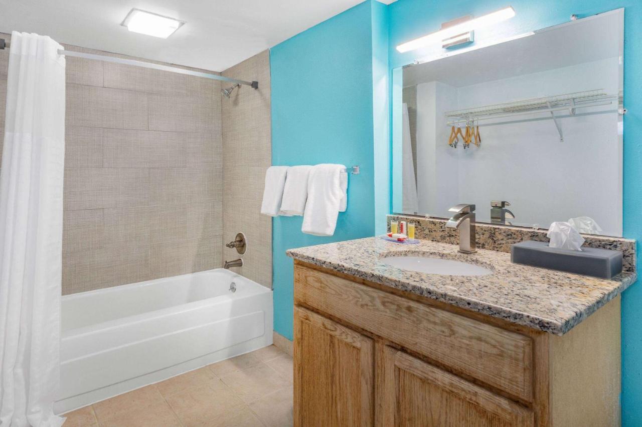 Days Inn By Wyndham Livonia Canton Detroit Zewnętrze zdjęcie