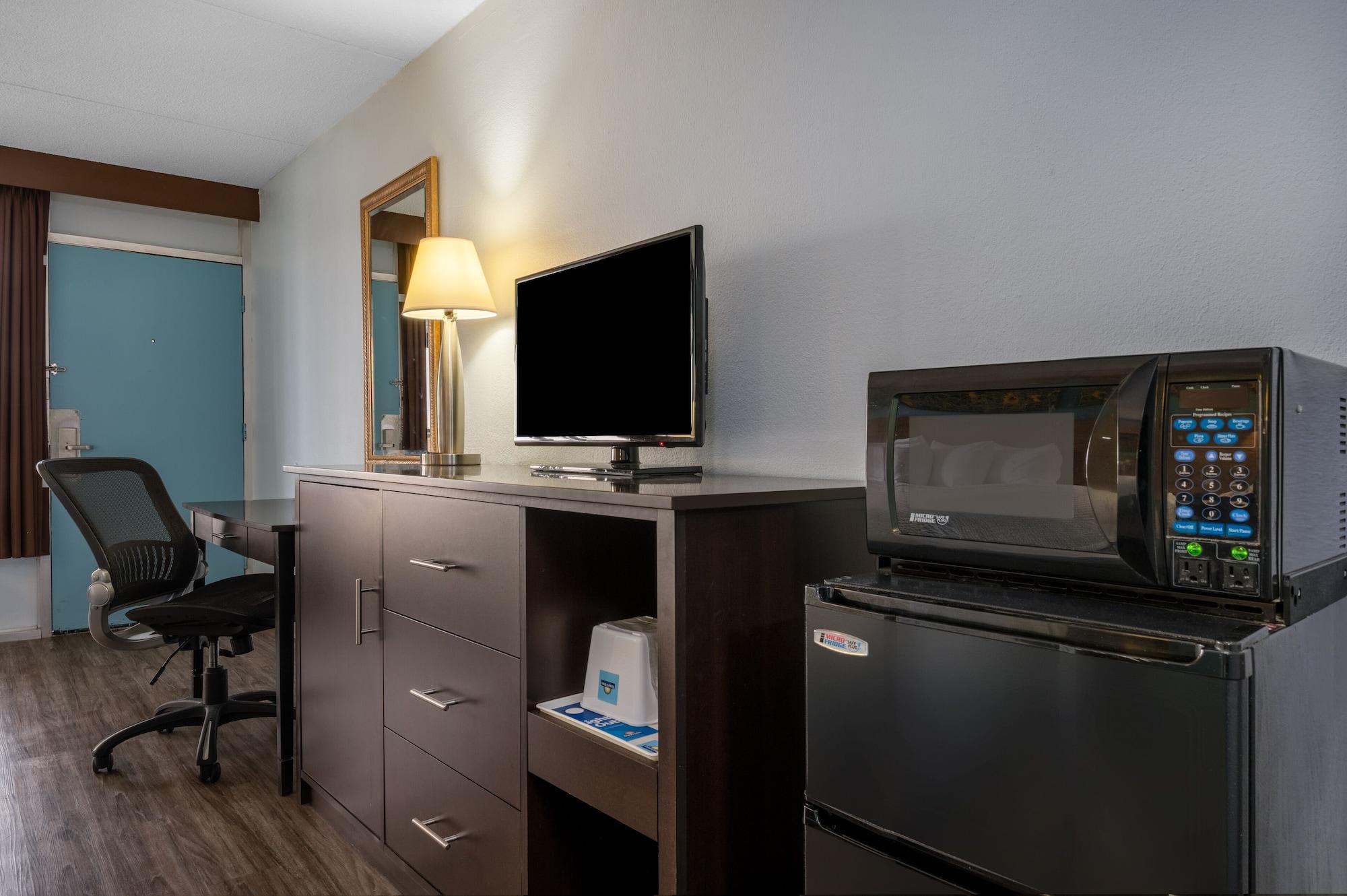 Days Inn By Wyndham Livonia Canton Detroit Zewnętrze zdjęcie