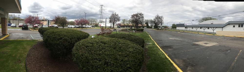 Days Inn By Wyndham Livonia Canton Detroit Zewnętrze zdjęcie