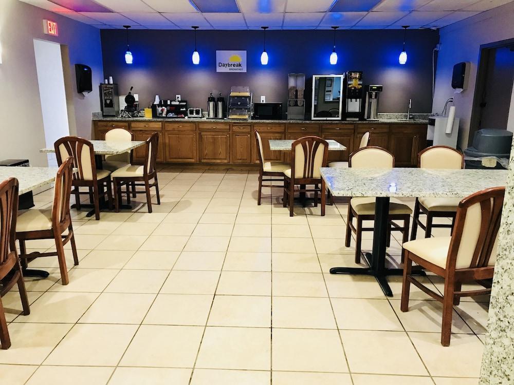 Days Inn By Wyndham Livonia Canton Detroit Zewnętrze zdjęcie